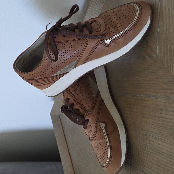 Brown Sneakers with Leather Upper and Versatile Design - Picture 8 of 12